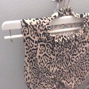 Price Firm Shoulder crop top leopard print new with out tag
